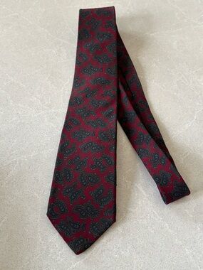 Classic Paisley Silk Tie - Burgundy